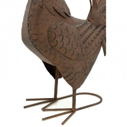 Decoratieve coach in bruin metaal om te poseren, beeldhouwkunstgarden, rustieke buitendecoratie