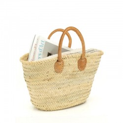 Top tas in palm met dikke handvatten in geolied leer