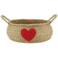 Många av 3 runda lager i naturlig ring med broderade hjärtmotiv, lagringskorgar flätade med handtag