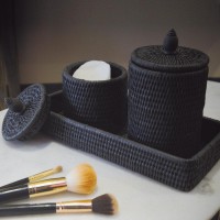 Badkamer Set Black Lacked Rattan | Dozen en opslaglade Ontwerp voor cosmetica en katoen