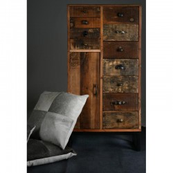 Commode haute en bois recyclé et métal style industriel, meuble de rangement unique, robuste et écoresponsable pour la maison
