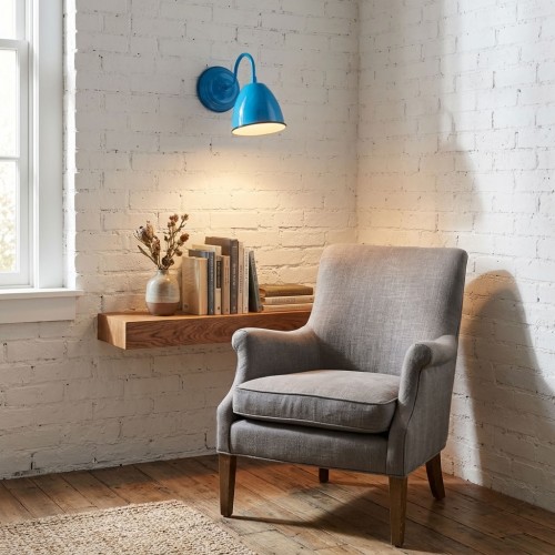 Hellblau lackiertes Metall Wandleuchte skandinavische und moderne Designbeleuchtung